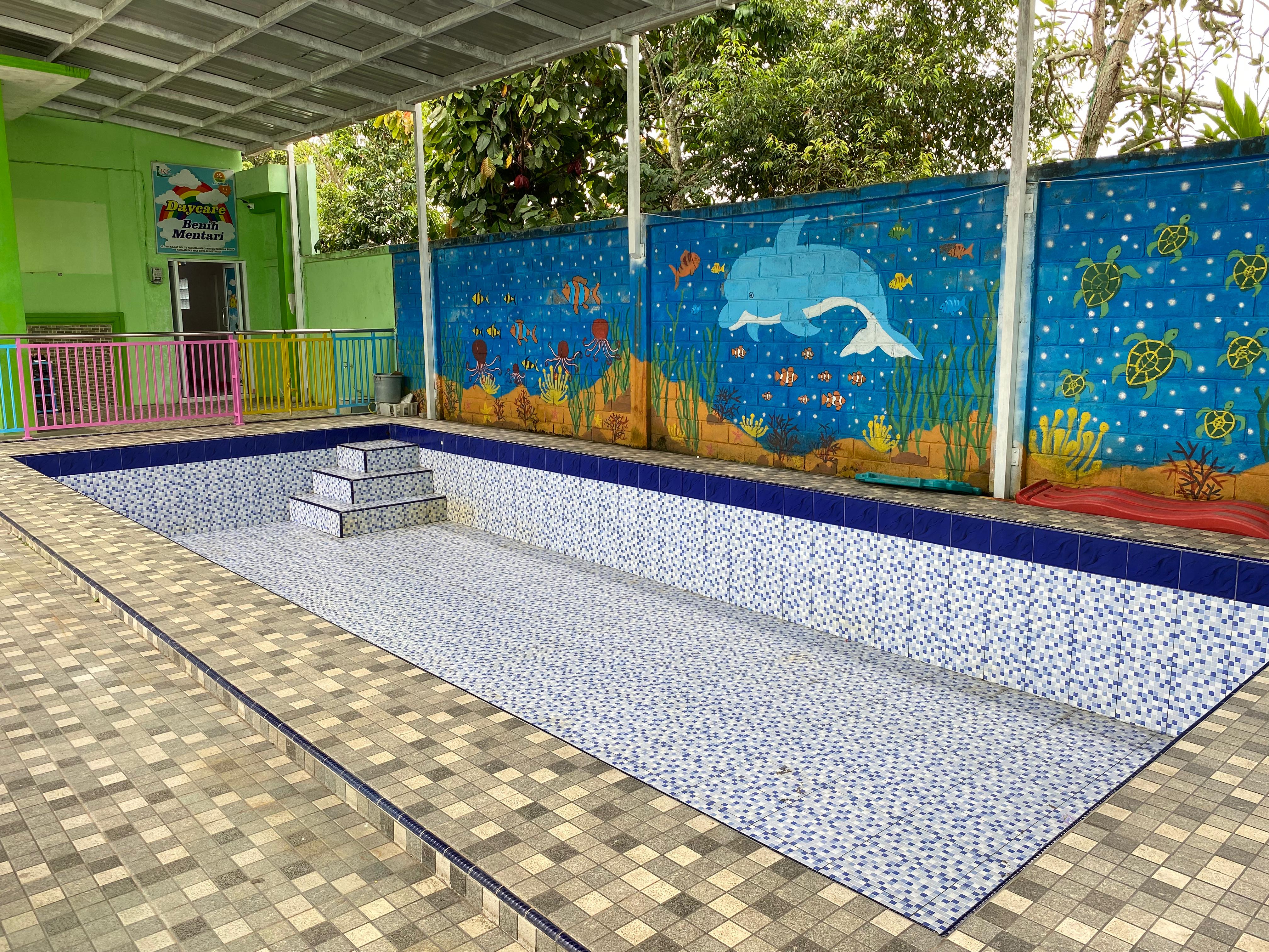 daycare kolam renang