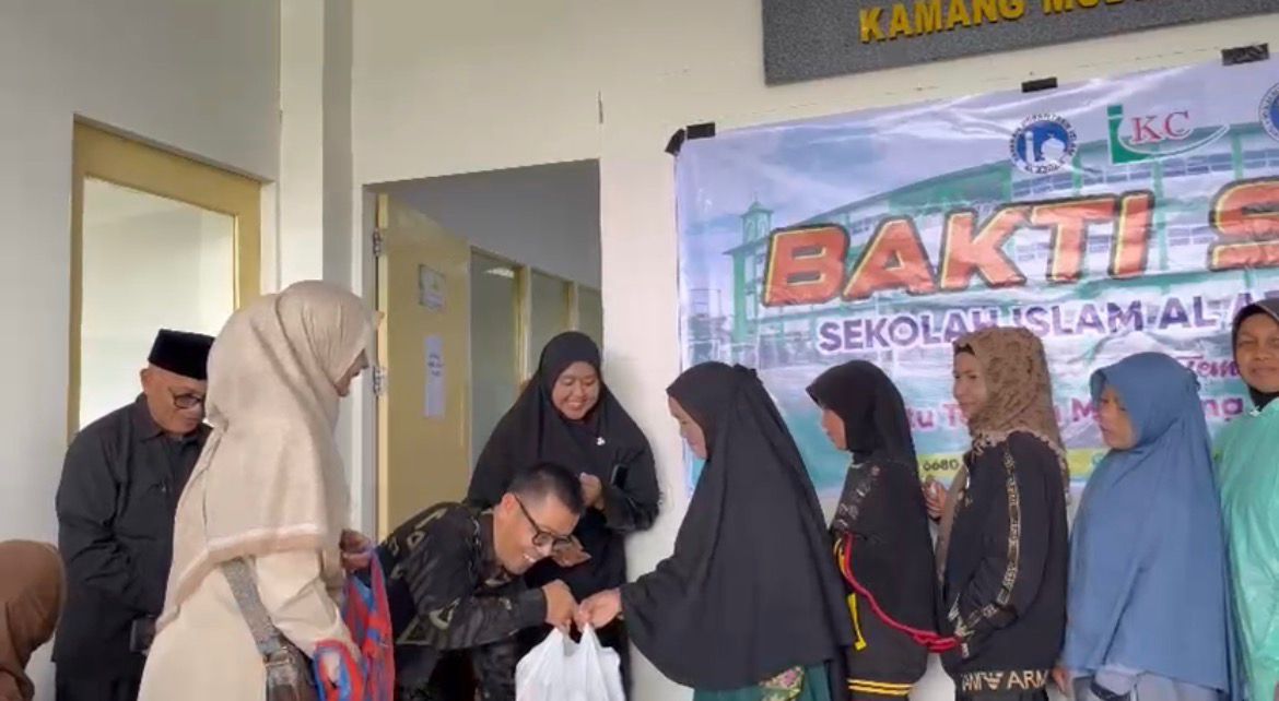 Bakti Sosial Sekolah Islam Al Azhar Bukittinggi foto 2