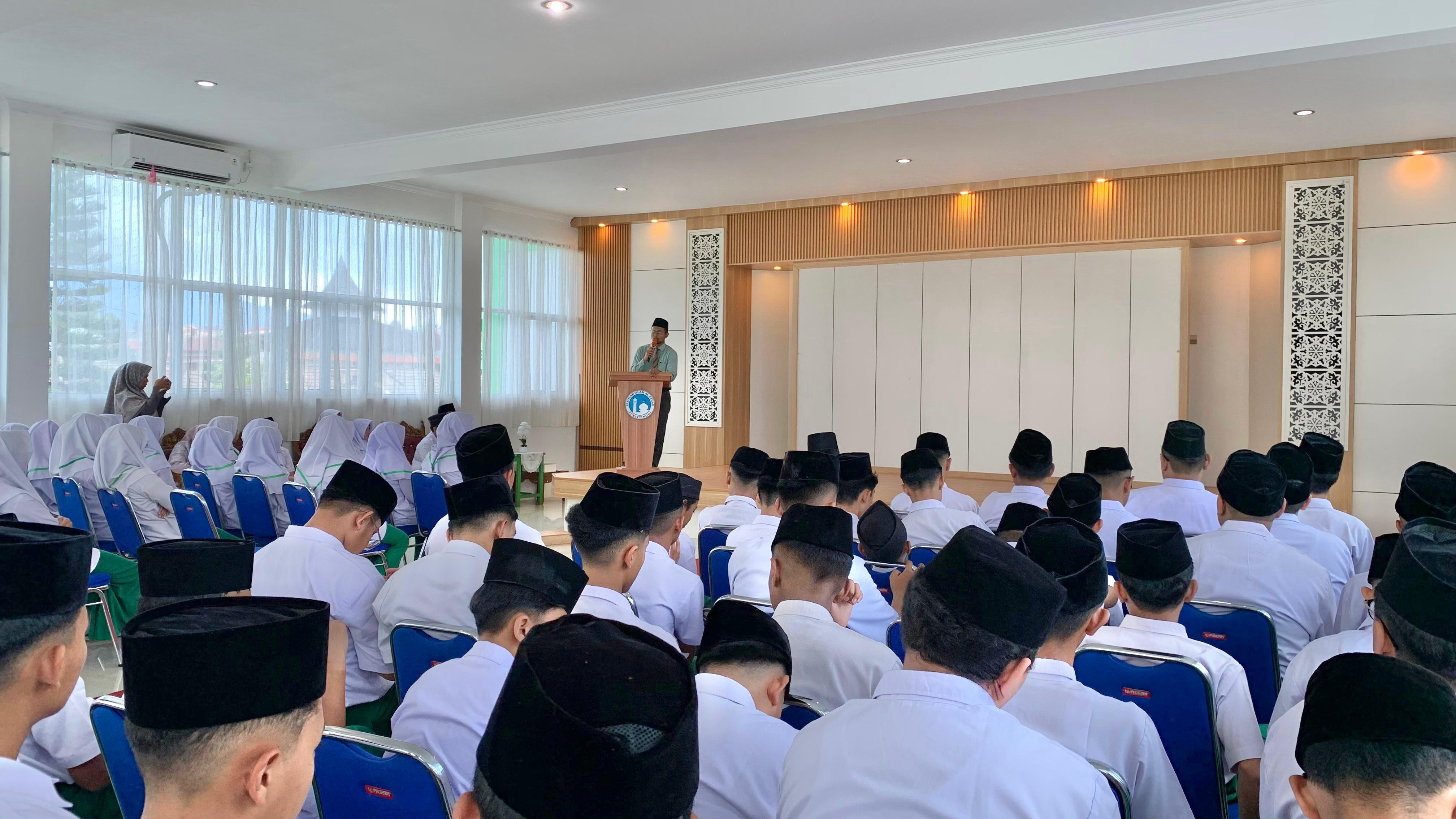 Pelantikan Kepengurusan OSIS SMPIA 39 Bukittinggi TP 2026-2027 foto 4